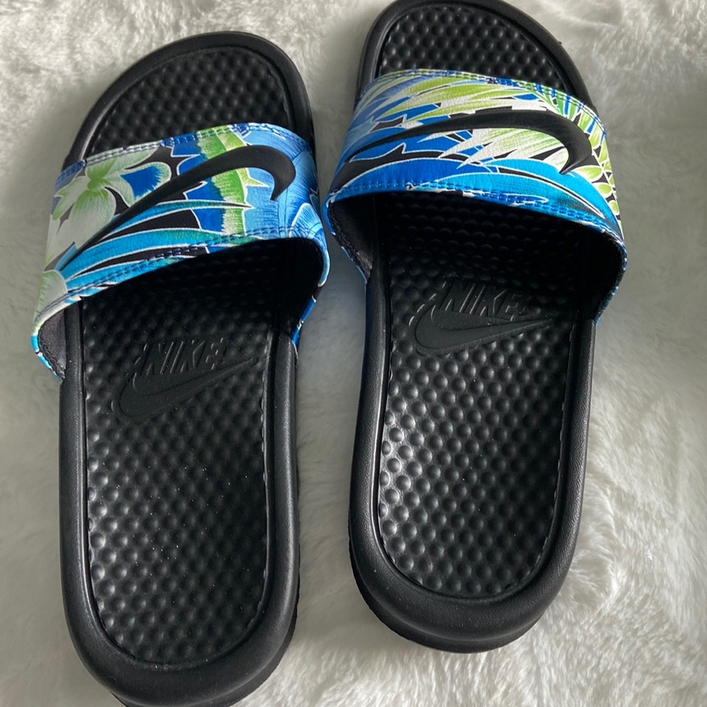 NIKE Slides